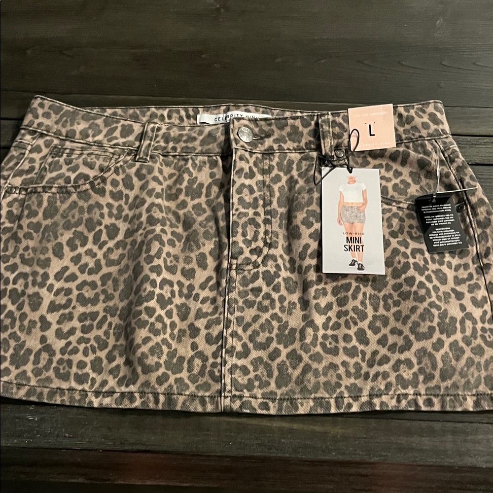 Who does not love Leopard Print Mini Skirt L low rise made by celebrity pink